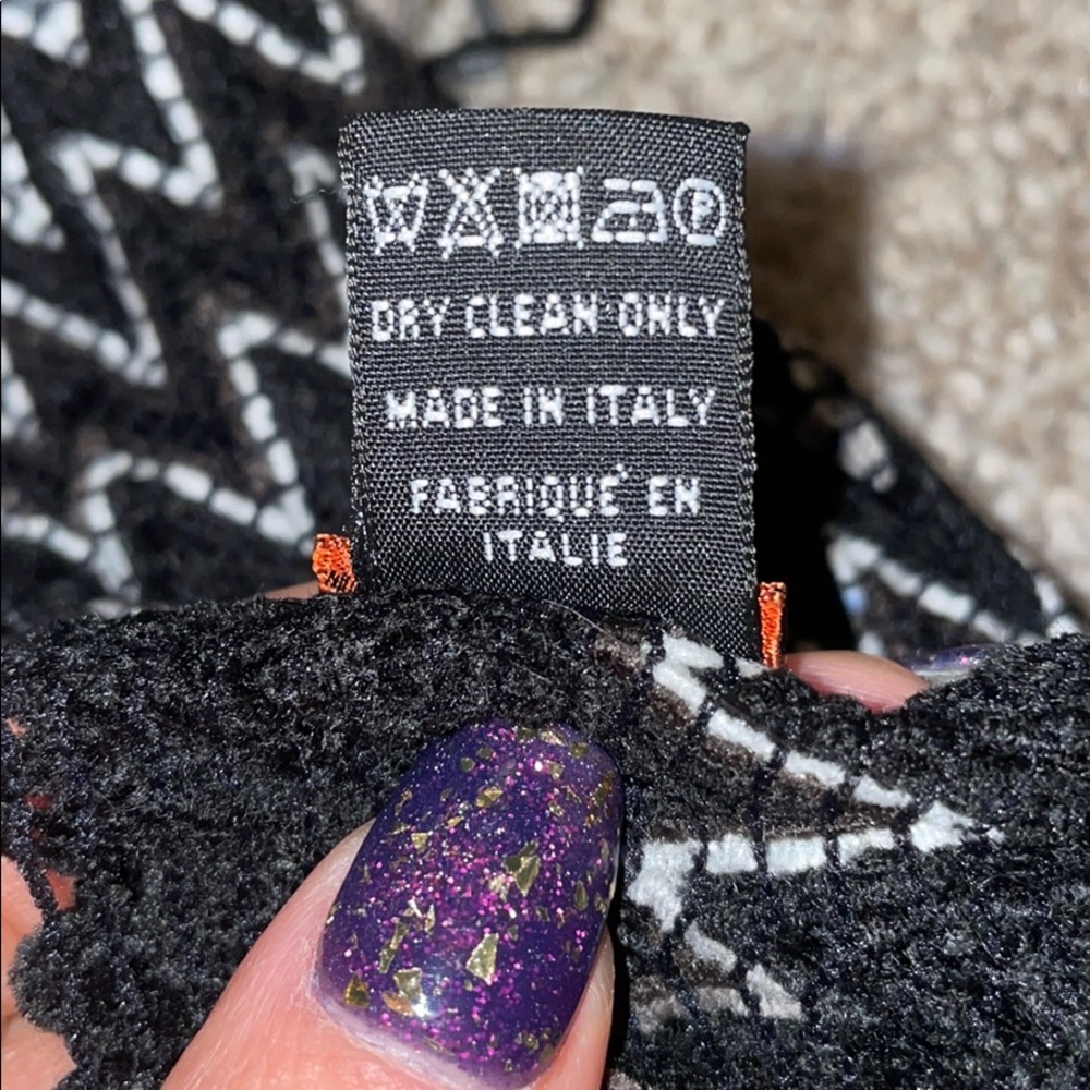 Missoni Scarf - Picture 5 of 7